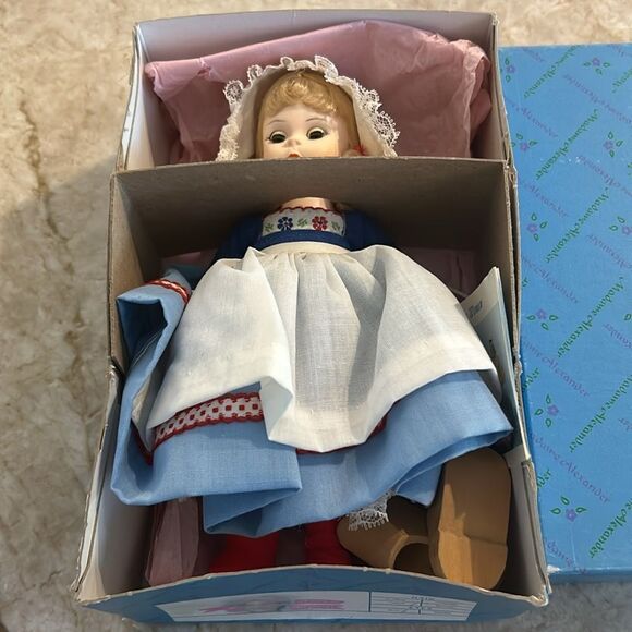 Madame Alexander Netherlands Vintage Doll - Picture 5 of 6